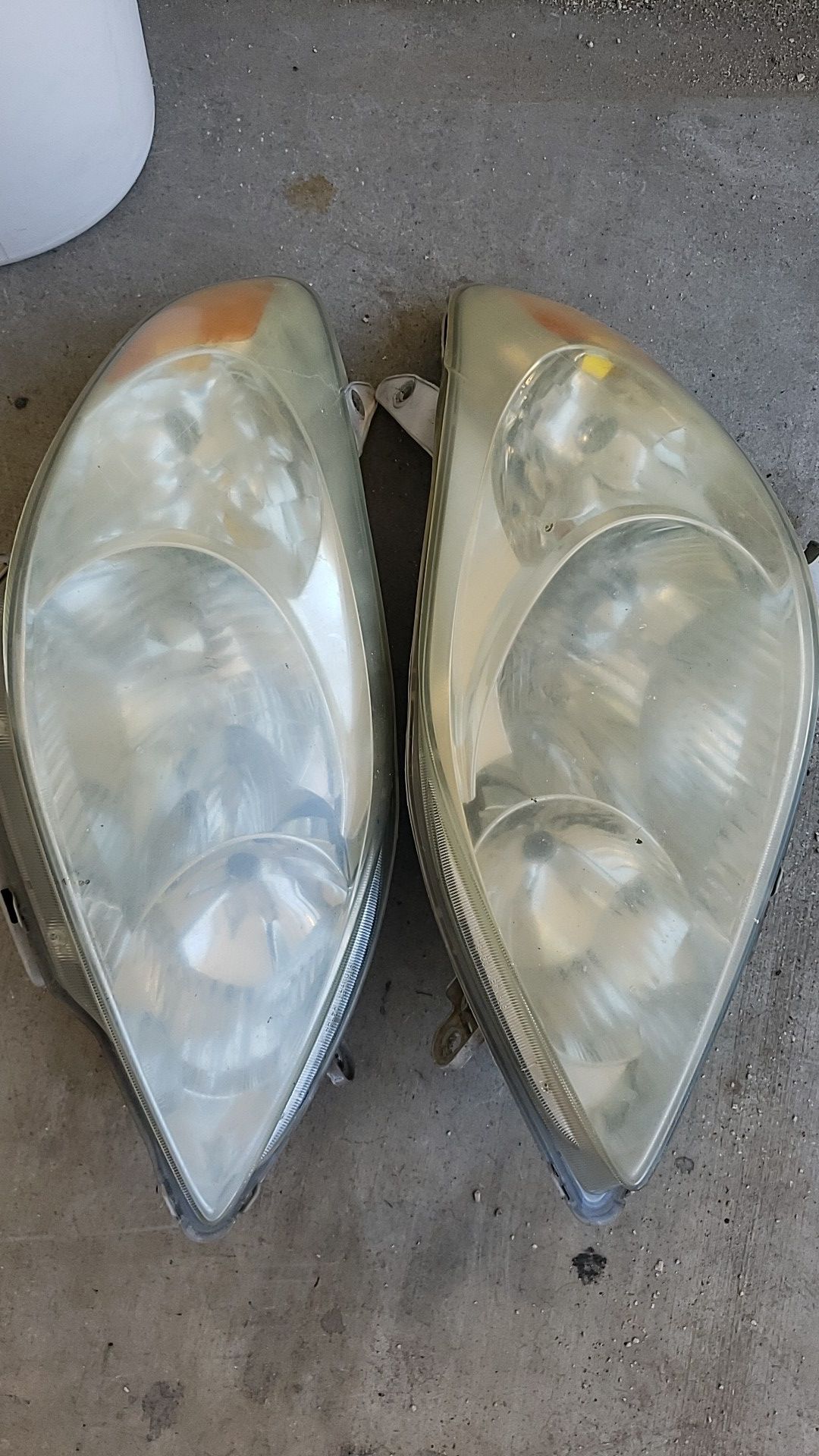 2003 Toyota matrix headlights