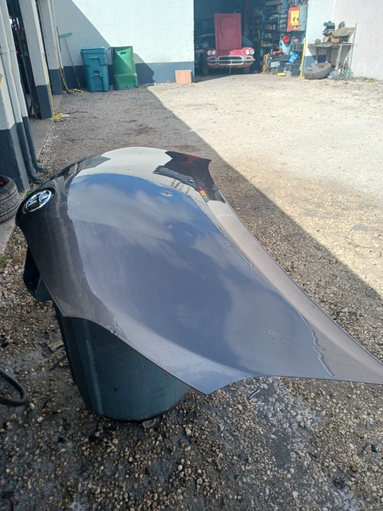toyota sienna original hood and paint 2015