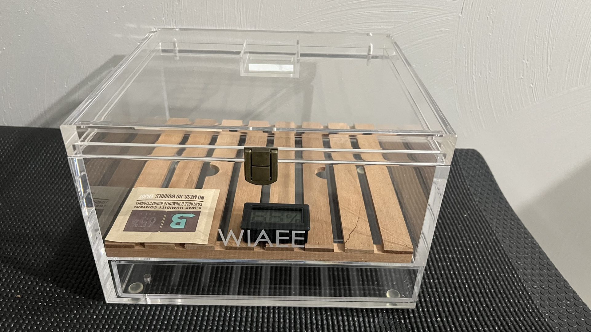 Acrylic Cigar Humidor