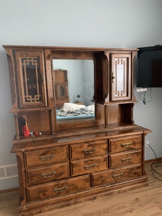 Solid Wood 8 Drawer Dresser With Mirrored Hutch - Free Delivery