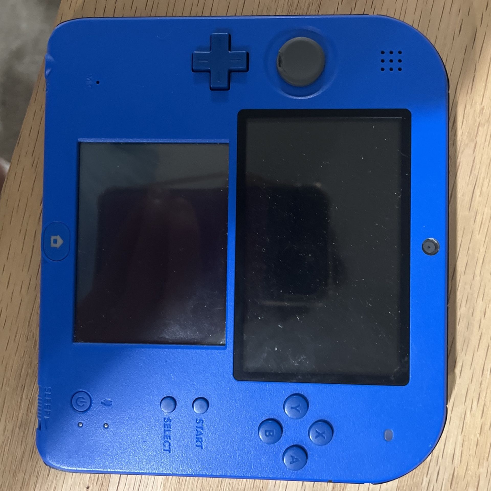 2DS Works No Charger And Back Camera Doesn’t Work Other Than That Works