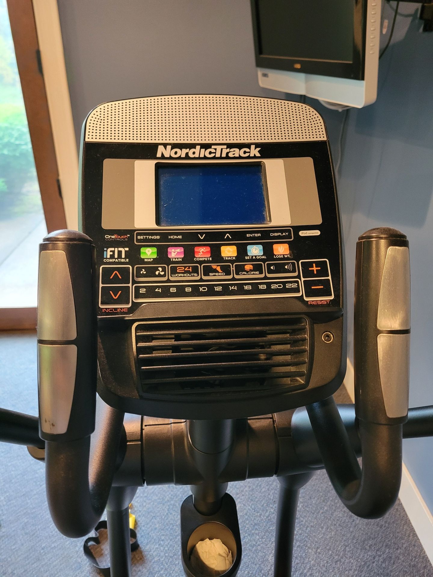 NordicTrack E7.7 Power Incline Elliptical