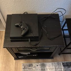 PS4 W/ Controller