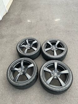245/40/20 5lugs aluminum rims 5x5.0