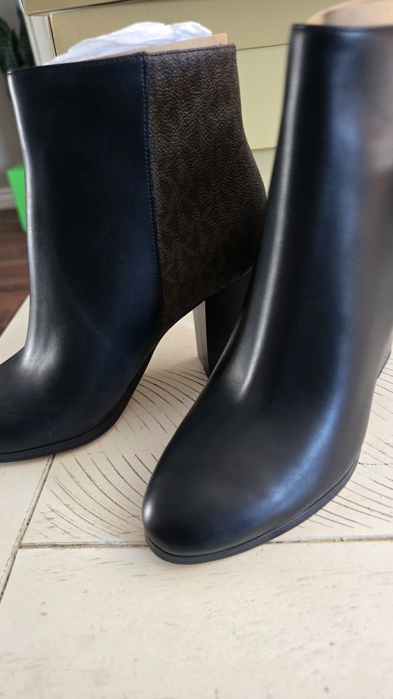 Size 7.5 And 7 Michael Kors Boots