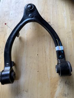 2026 Tesla Model Y right front upper control arm OEm Bran new