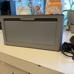 Bose Soundlink III Wireless Bluetooth Speaker With Case