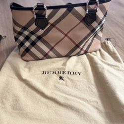 Burberry Patent leather handbag