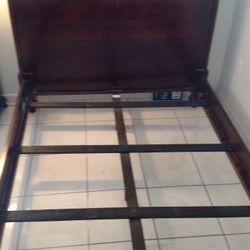 Queen Sized Wood Bedframe 