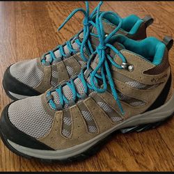 WOMENS COLUMBIA HIKING BOOTS