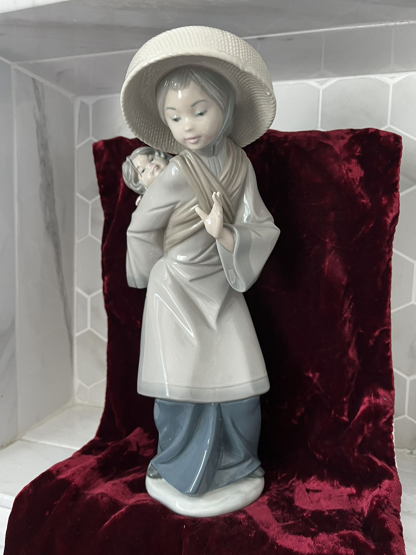 Lladro, Mother & Baby