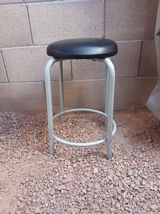 Stool 20" Chair