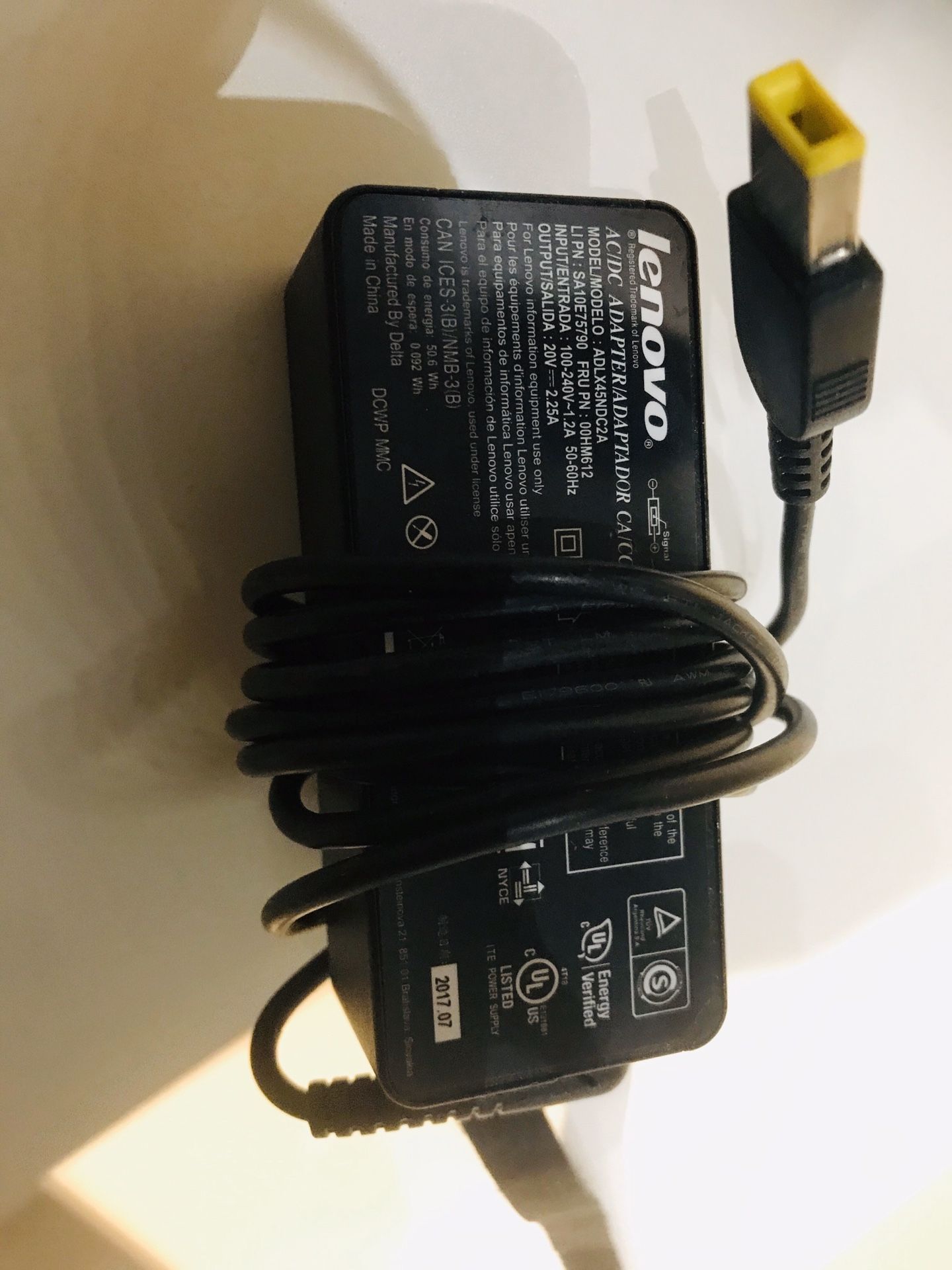 Lenovo. NEW. GENUINE. Charger READ AD