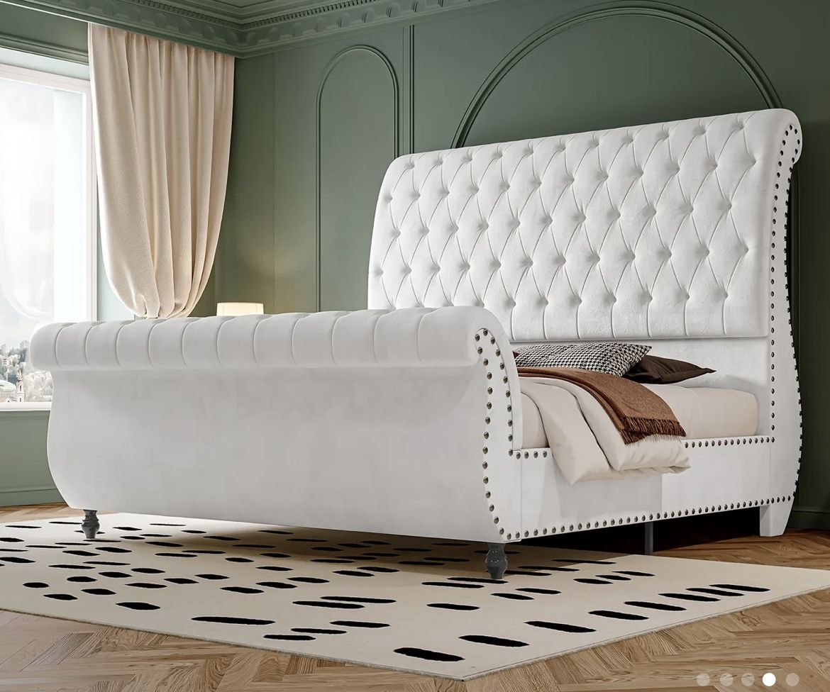 QUEEN Bed Frame NEWW!