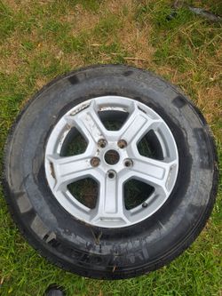 Michelin LTX 245/75R17 tire w/Jeep wheel.