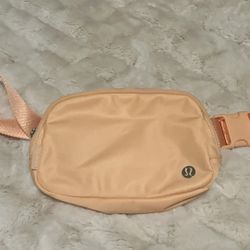 lululemon crossbody bag