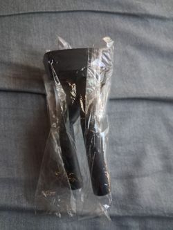 2 guitar hangers
