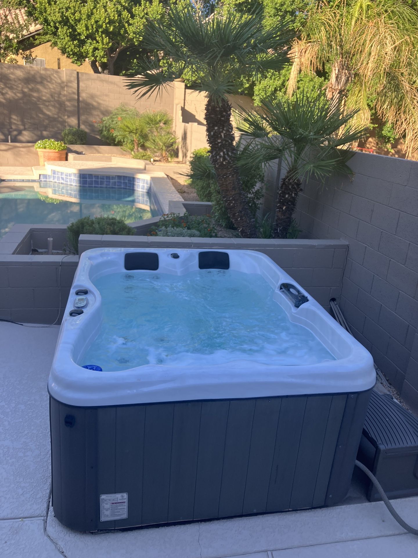 Cal Spa 240 V Hot Tub