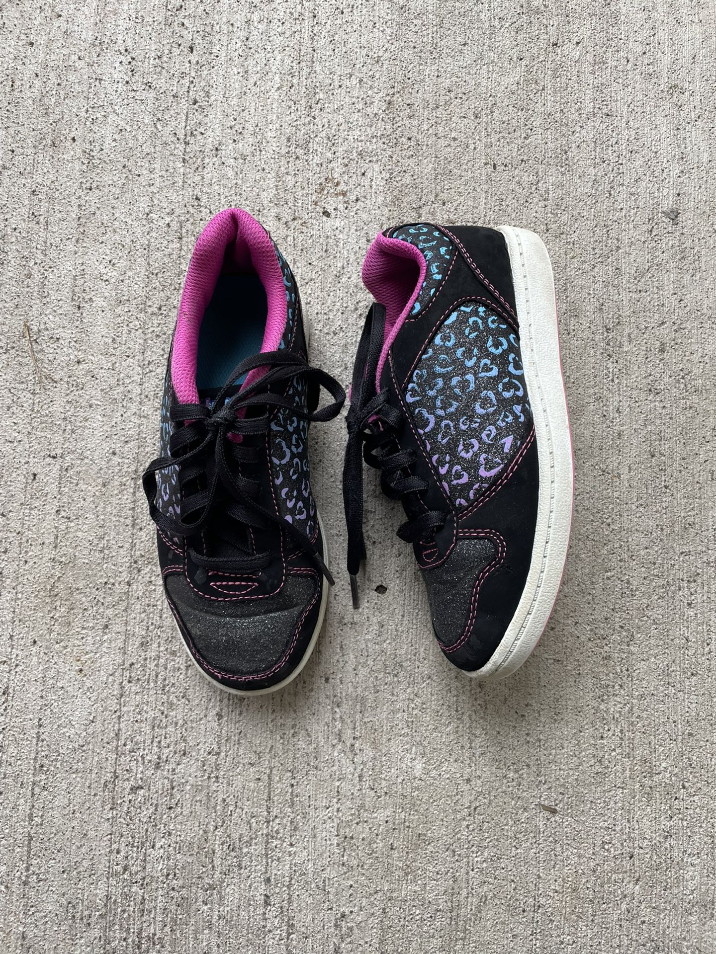 Disney Liv And Maddie Leopard Print Sparkle Sneakers Toddler size 13