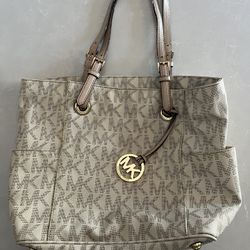 Michael Kors, cream and gold large Hand bag 16X 6X 11