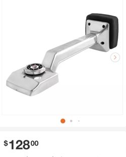 Roberts Carpet, Knee Kicker