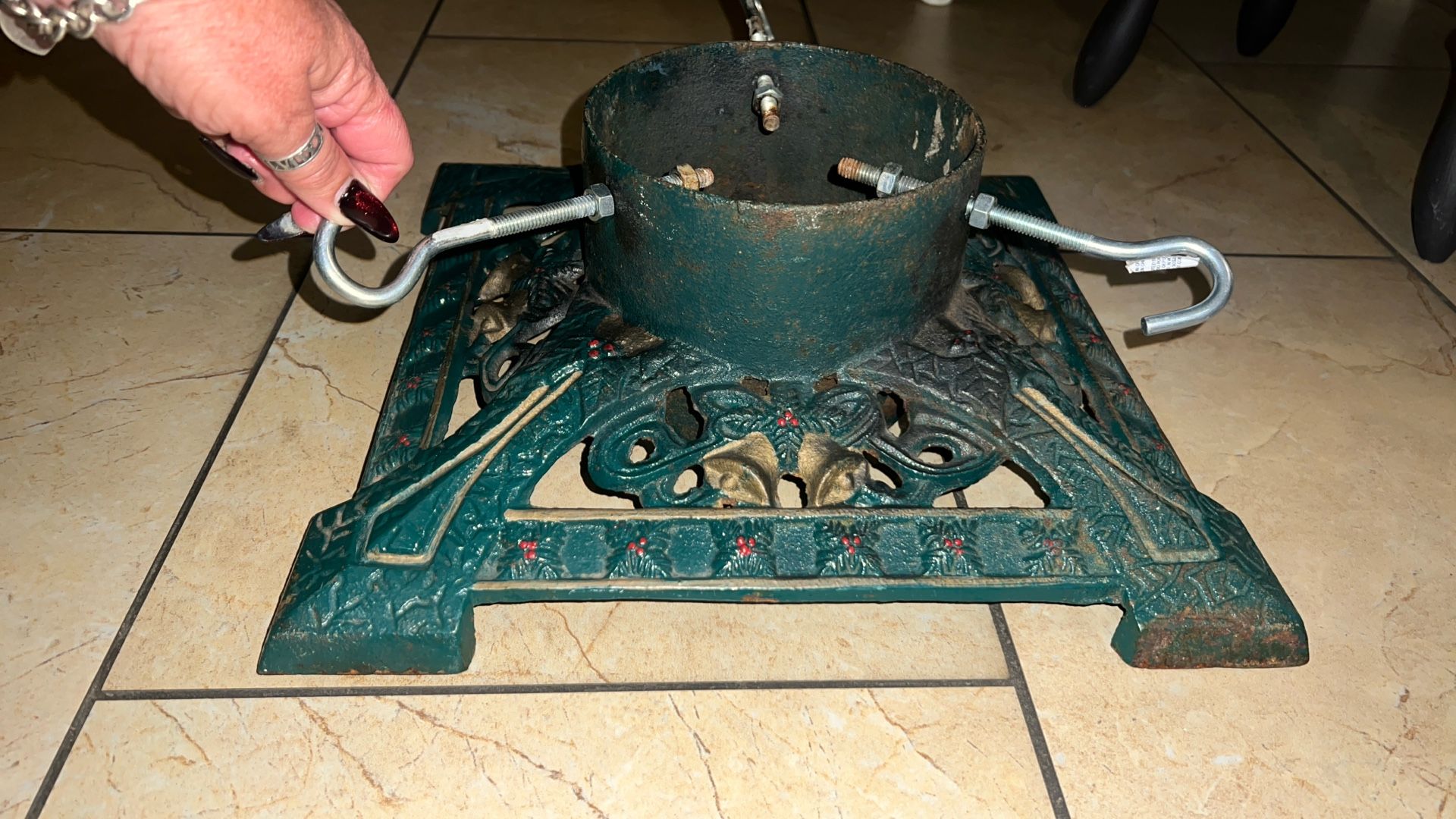 Cast Iron Vintage/antique Christmas 🎄 Tree Stand Holds Tree And Water 