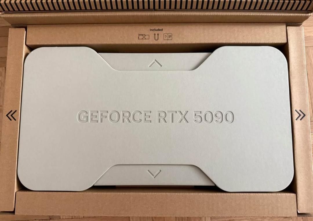 GeForce RTX 5090 FE
Founder Edition 32GB GDDR