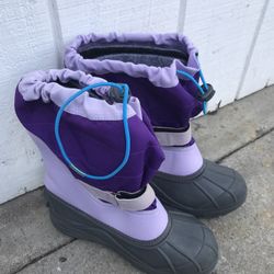 SNOW BOOTS SIZE 6