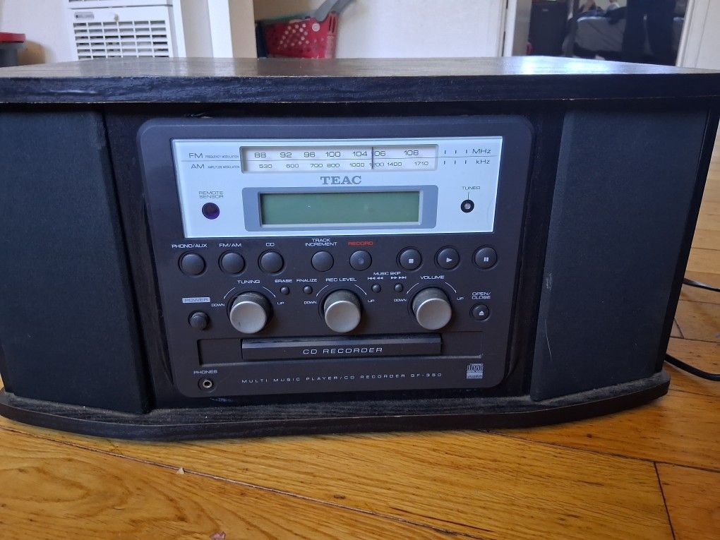 Teac Record Player/Compact Disc/ Radio