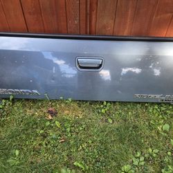 06-12 Honda Ridgeline Pickup Tailgate. Comes With Hinges And Latches