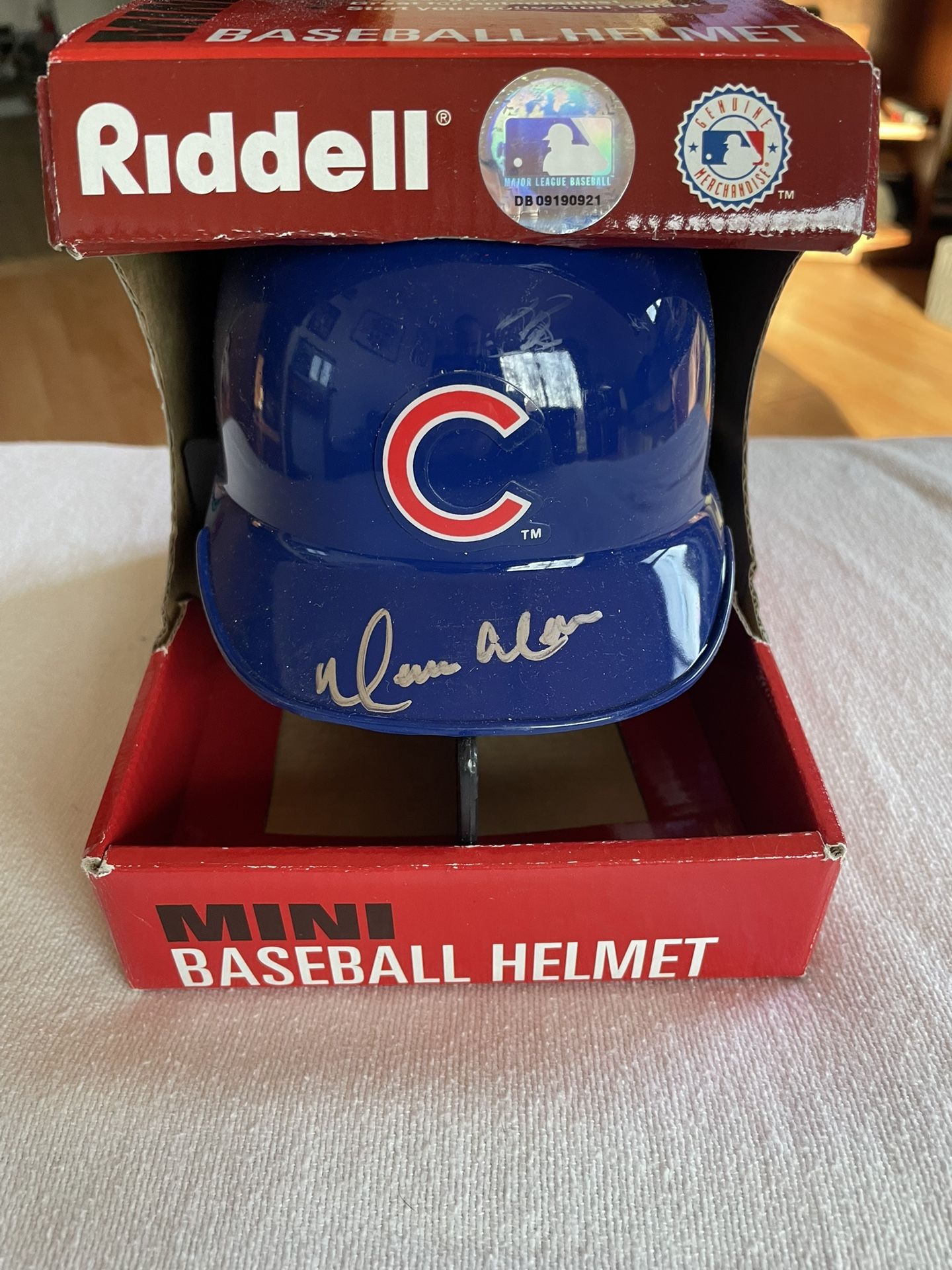 Signed Riddell Mini Baseball Helmet-Chicago Cubs Moises Alou