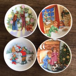 Vintage Hallmark Keepsake Ornament Collector’s Plates (Set of 4)