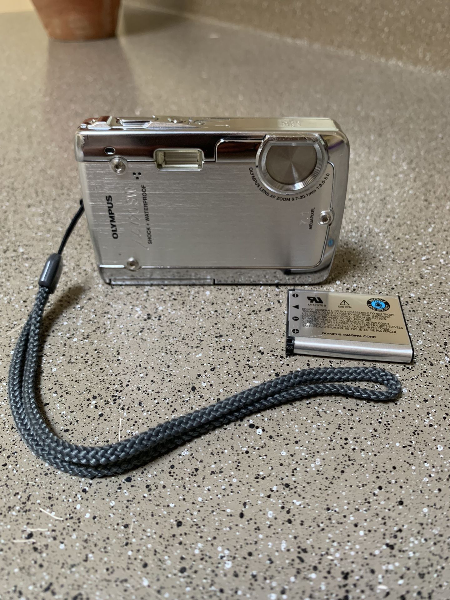 Olympus Stylus 720 SW 7.1MP Digital Camera - Silver With Battery No Charger