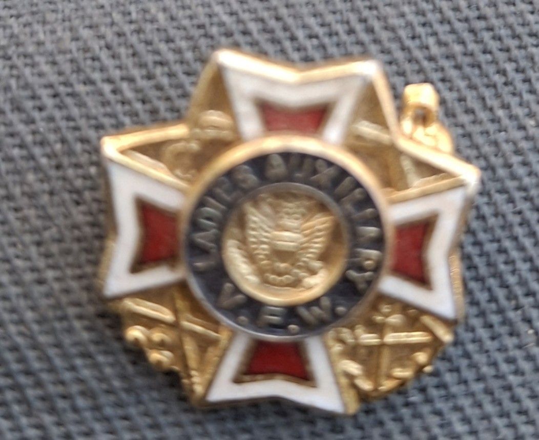 VFW Ladies Auxiliary Lapel Pin - Vintage Veterans Of Foreign Wars USA Military