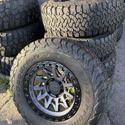 Vendo Rines Nuevos 17x9 De Ancho De 6-139.7 Con Llantas