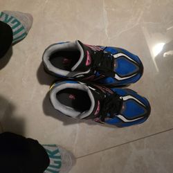 New Balance Shoes Size 6 Kids.