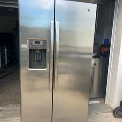 Side by side Refrigerator 36” GE $380