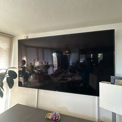 80in APPLE TV WITH REMOTES 