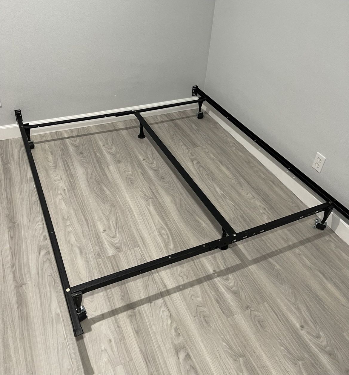 QUEEN / CAL KING / KING SIZES METAL BED FRAME