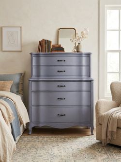 Vintage French Provincial Dresser with 5 drawers