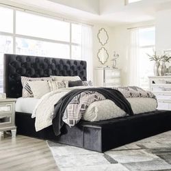 Ashley Furniture Lindenfield Tufted Black Velvet Upholstered Bed