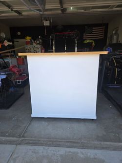 Foldable mobile bar