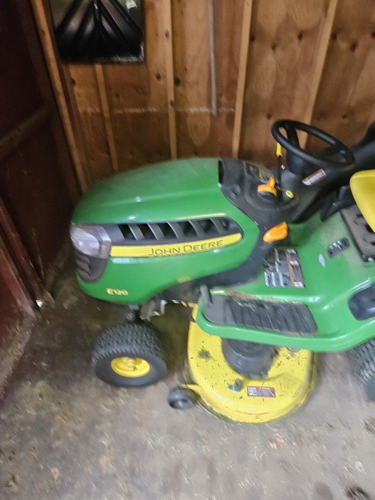 John Deere E120