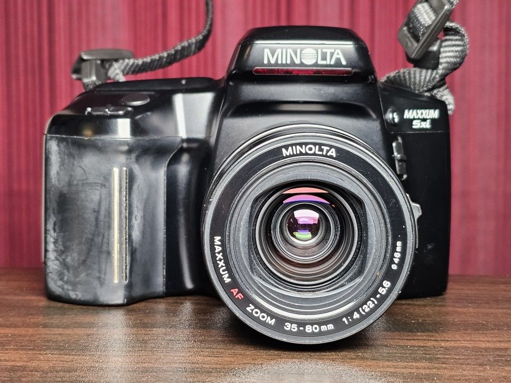 Minolta Maxxum 5xi / AF Zoom 35-80 4-5.6 35mm Film Camera