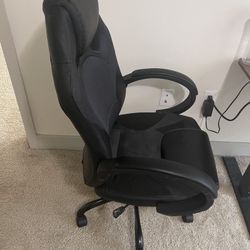 Gaming chairs (2)