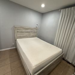 Queen Size Mattress , Box And Frame 