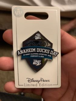 Limited edition Ducks day Disney Pin