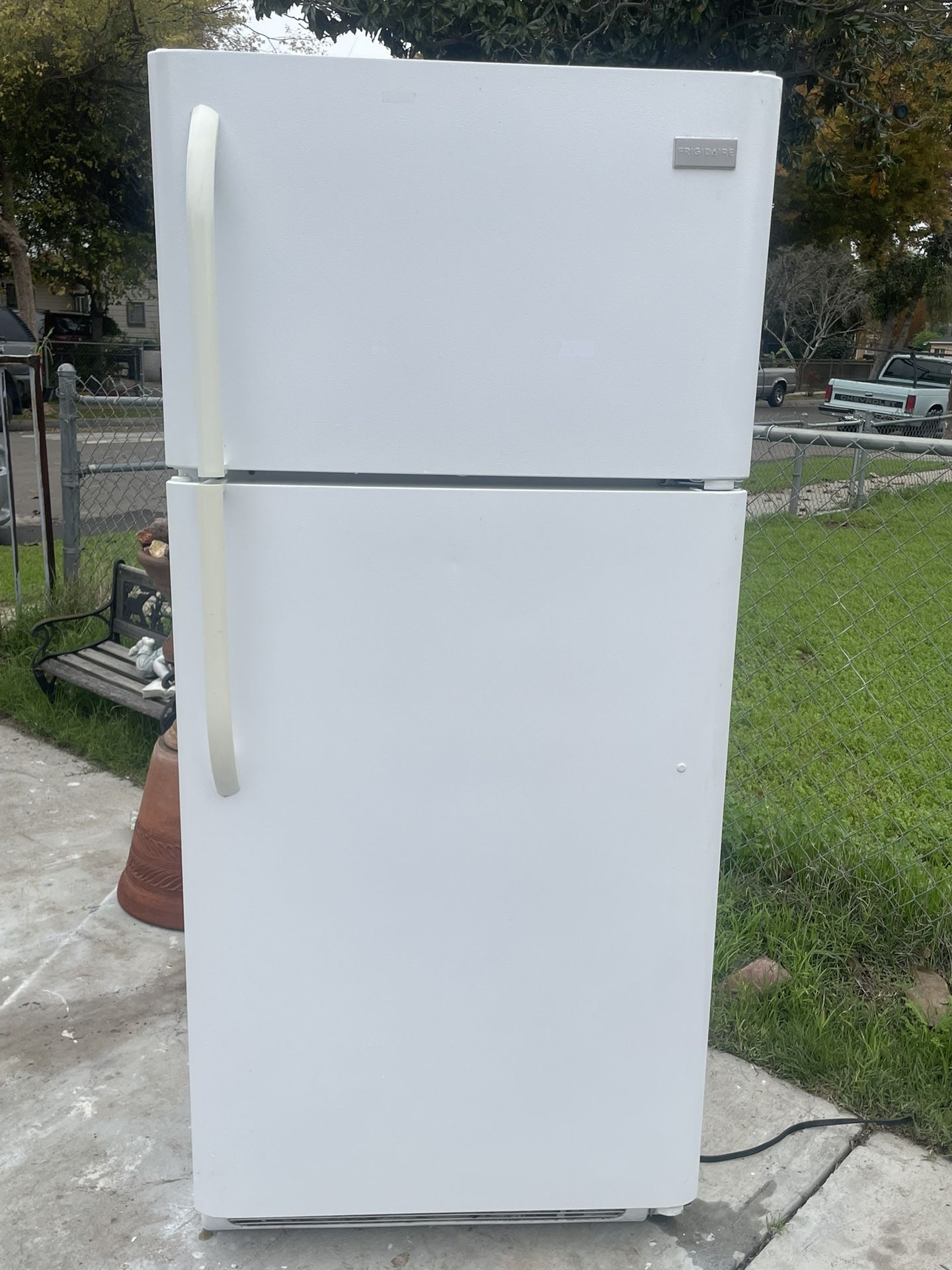 Delivery Available Refrigerator Entrega Disponible 