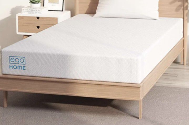 TWIN 8" Memory foam mattress New In box - Location in details 