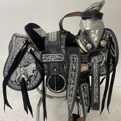 Nueva Montura Charra Bordada Con Herrage Y Fuste Plateado 
